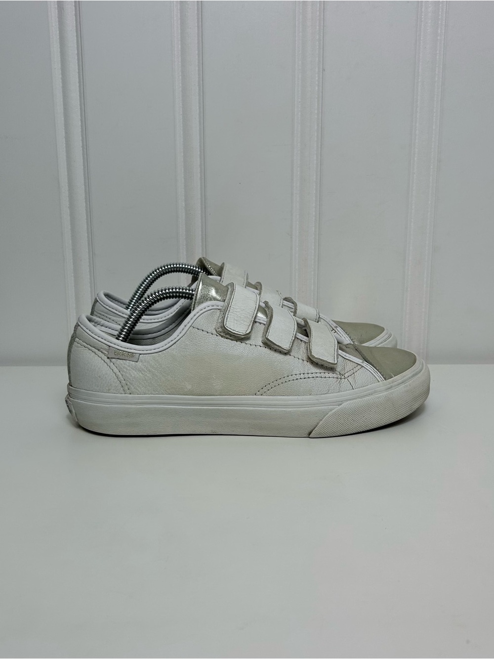 Vans prison issue White Low V strap metallic silver Sneakers fair cond womens 7